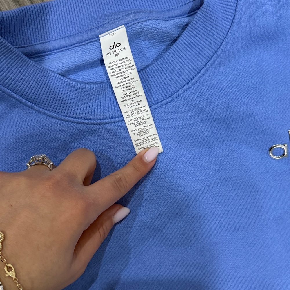 ALO Yoga Blue Crew Neck Sweater - Picture 3 of 3